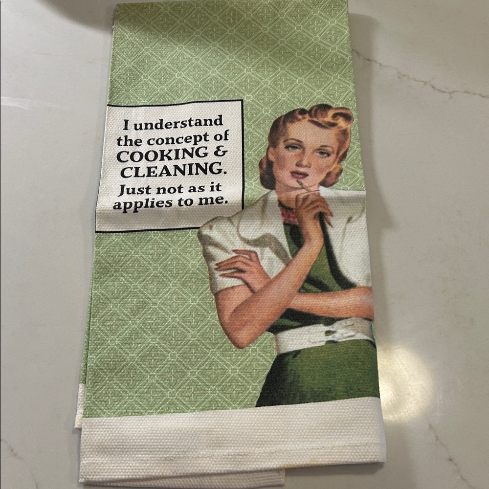 Vintage-Inspired Kitchen Towel with Humorous Quote